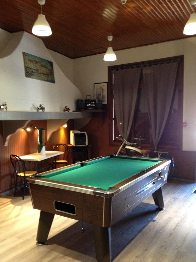 Bar Hotel De La Place Mezel Dış mekan fotoğraf