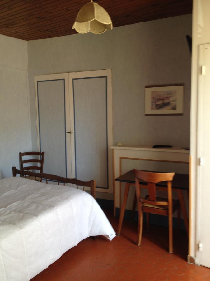 Bar Hotel De La Place Mezel Dış mekan fotoğraf