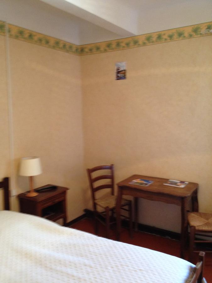Bar Hotel De La Place Mezel Dış mekan fotoğraf