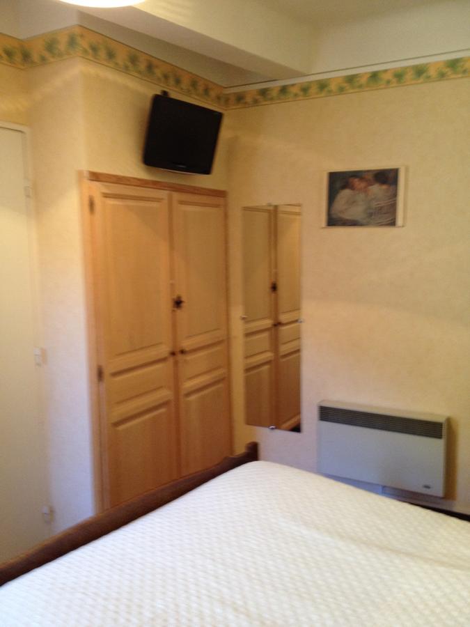 Bar Hotel De La Place Mezel Dış mekan fotoğraf