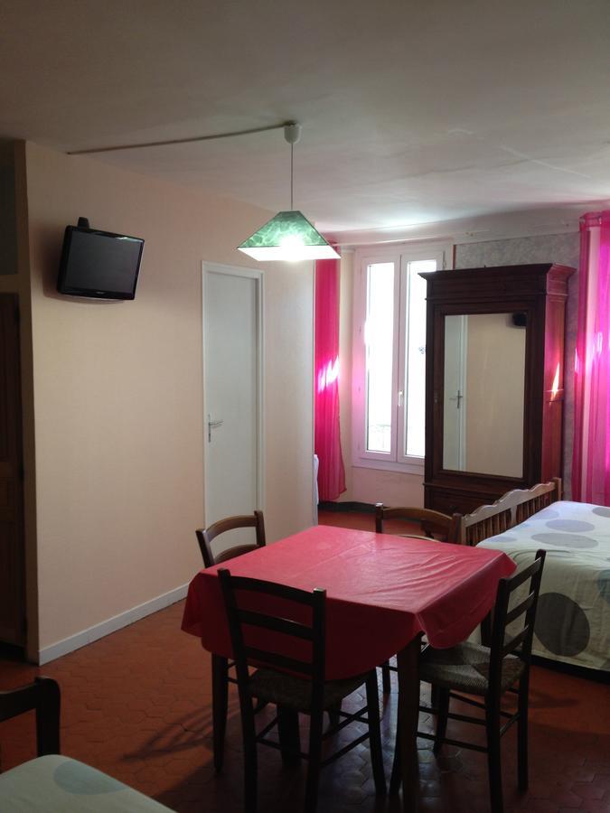 Bar Hotel De La Place Mezel Dış mekan fotoğraf